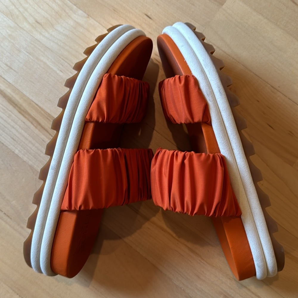 Orange Sorel Roaming Sandals, Size 7 - Picture 4 of 9